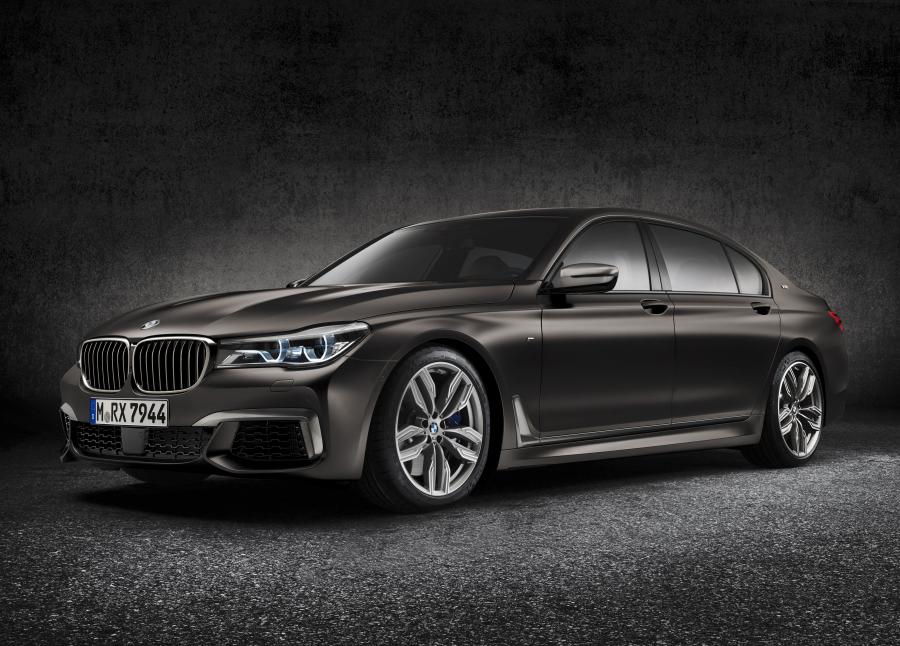  BMW M760Li xDrive (G12) 2016 года  (WW) (фото 17 из 25)